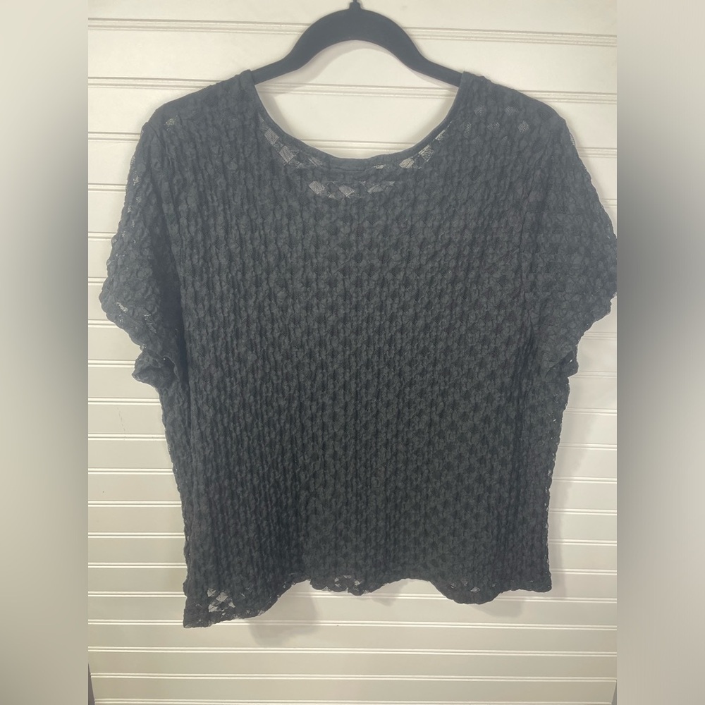 Torrid Black Sheer Textured Short Sleeve Shirt Size 2 Women’s - Picture 2 of 6